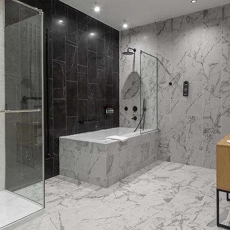 ホテル The Basilian Minsk, Curio Collection By Hilton 4*
