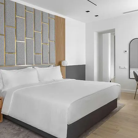 The Basilian Minsk, Curio Collection By Hilton Готель 4*