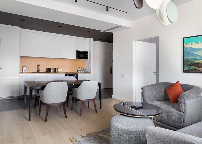 호텔 The Basilian Minsk, Curio Collection By Hilton 4*