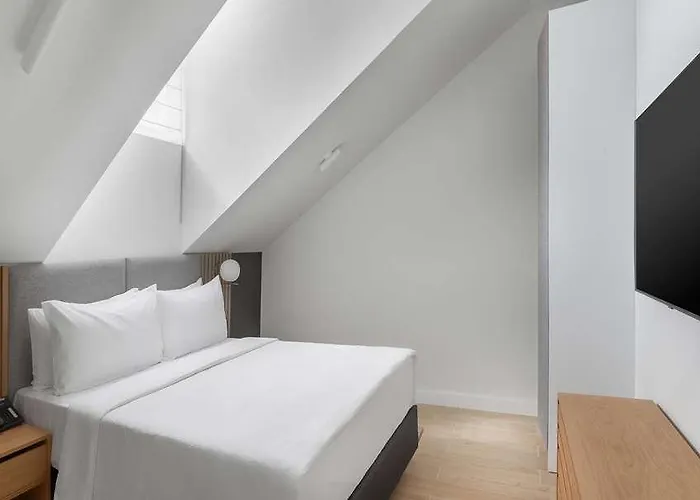 Отель The Basilian Minsk, Curio Collection By Hilton