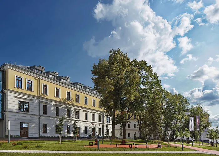 The Basilian Minsk, Curio Collection By Hilton 민스크